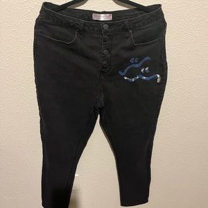 Quad Buttoned Logo Jeans